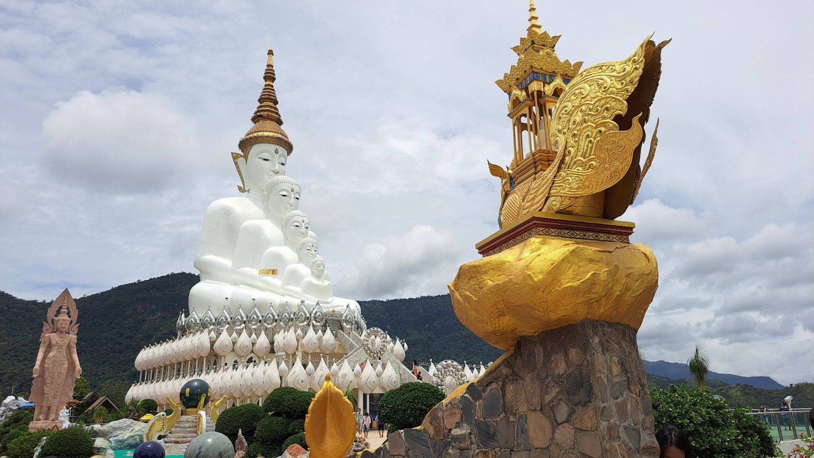วัดผาซ่อนแก้ว - ตำบลแคมป์สน อำเภอเขาค้อ เพชรบูรณ์