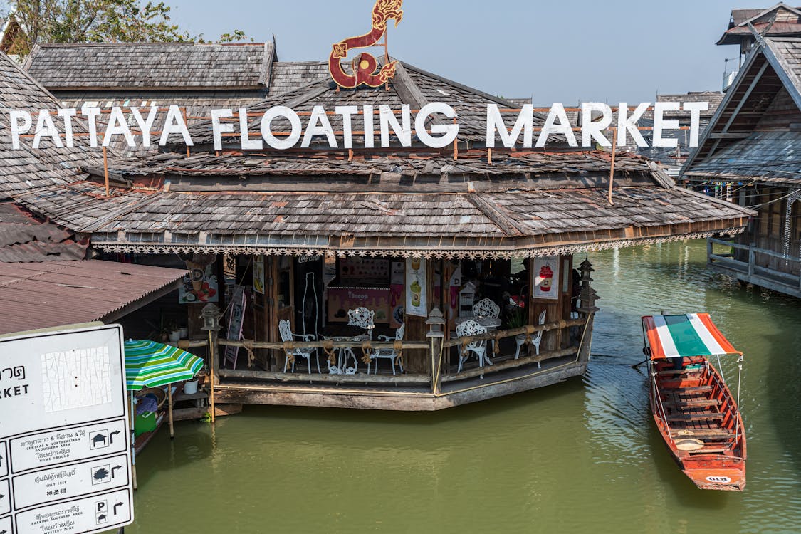 ตลาดน้ำพัทยา เที่ยวพัทยากับรถเหมา